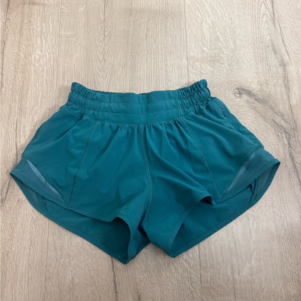 lululemon hotty hot shorts 2.5 inch